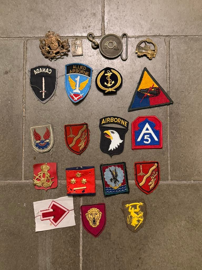 Lot insignes, Ophalen of Verzenden
