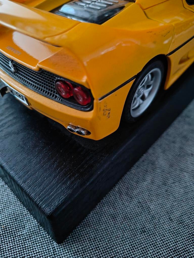 Ferrari F50 1995 (Geel) (30 cm) 1/18 Maisto Shell Collezione, Hobby en Vrije tijd, Ophalen of Verzenden, Gebruikt, Auto, Maisto