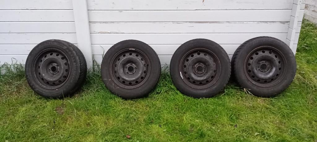 4 winterbanden 215/60R16 op velg, Auto-onderdelen, Banden en Velgen, Ophalen, 16 inch, Banden en Velgen, Winterbanden