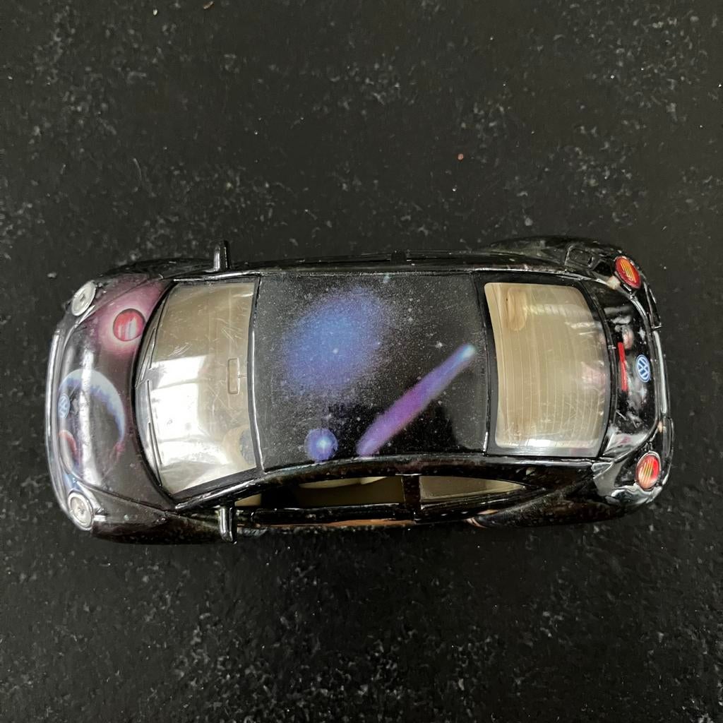 Volkswagen New Beetle met ruimteprint - Kinsmart, Enfants & Bébés, Enlèvement, Utilisé