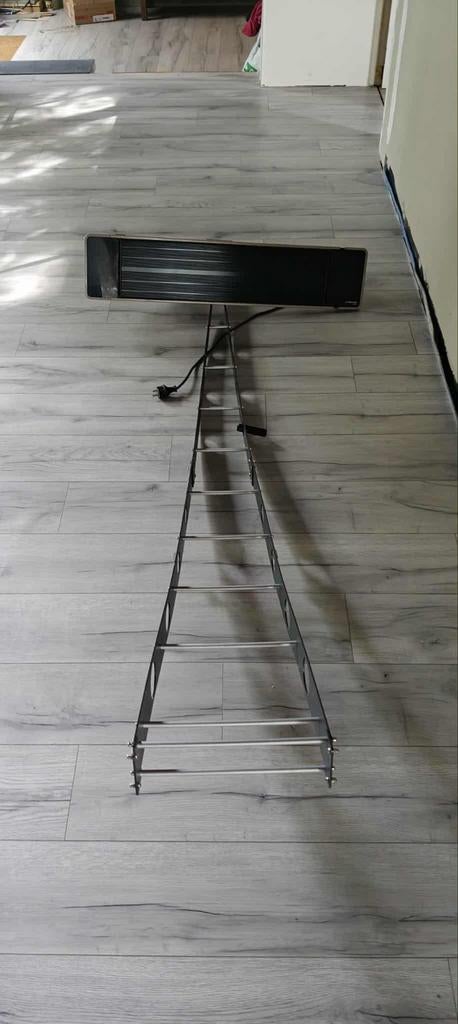 Radiateur infrarouge monté sur un pied, Enlèvement, Comme neuf