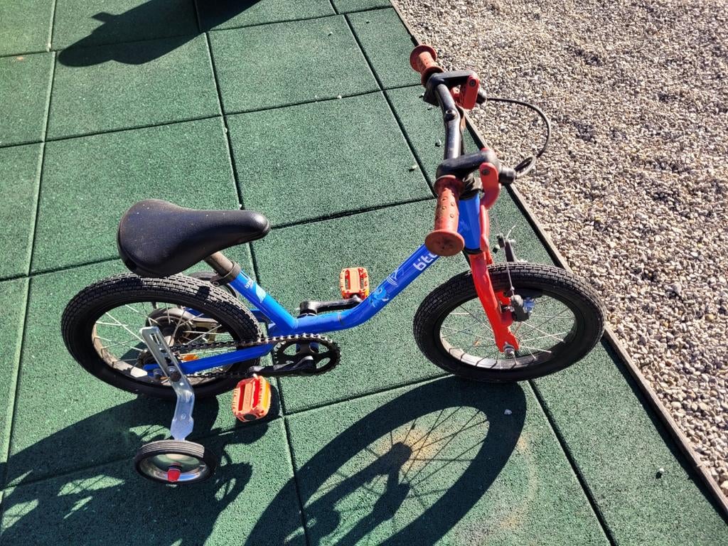 Blauw kinderfietsje met zijwieltjes  m12, Fietsen en Brommers, Fietsen | Kinderfietsjes, Ophalen