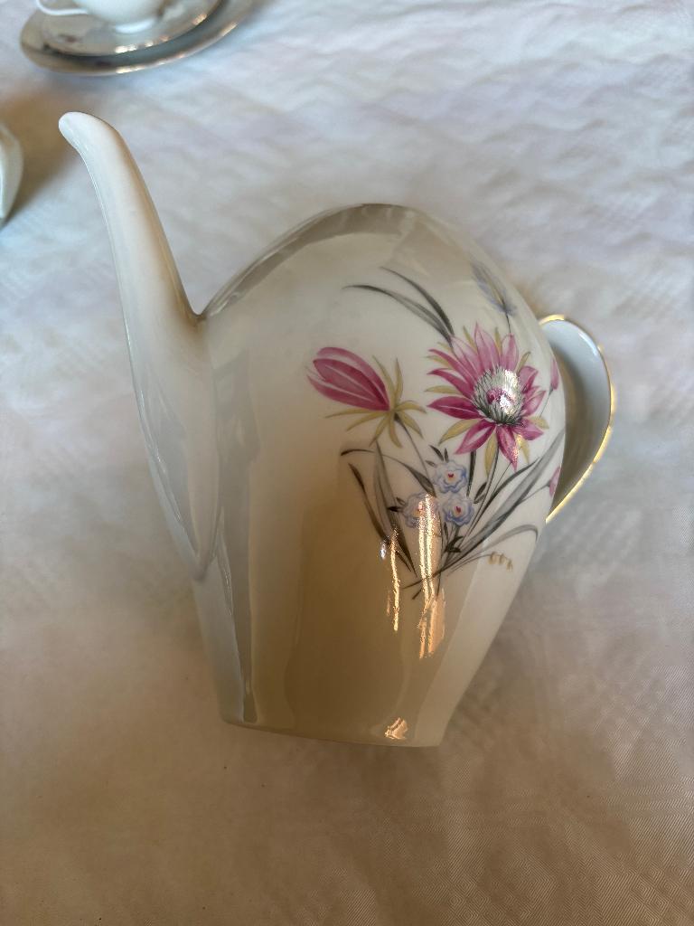 Eet- en koffieservies jaren '60 en 71- delig, Enlèvement