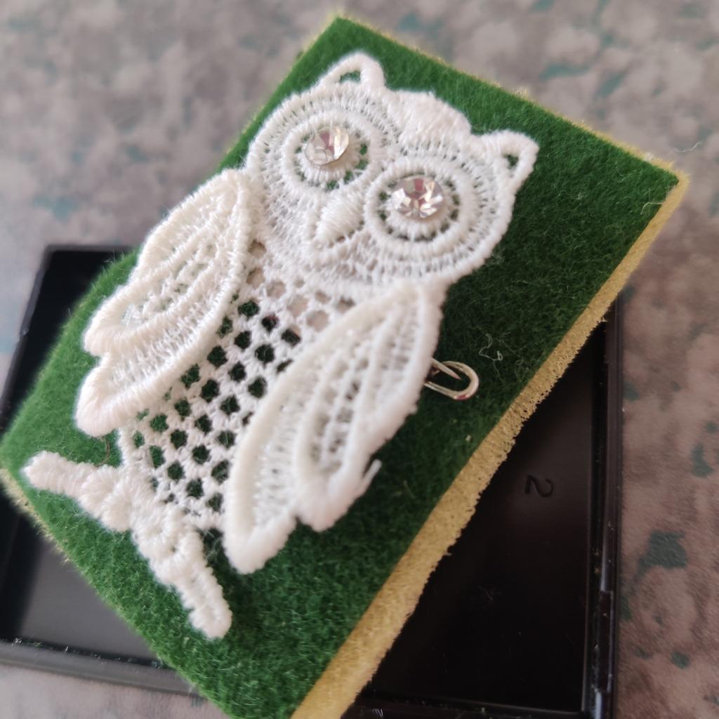 Broche en dentelle en forme de hibou, Collections, Collections Animaux, Enlèvement, Comme neuf, Oiseaux, Statue ou Figurine