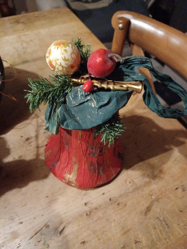 Kerstklok in papier mache, Diversen, Ophalen of Verzenden