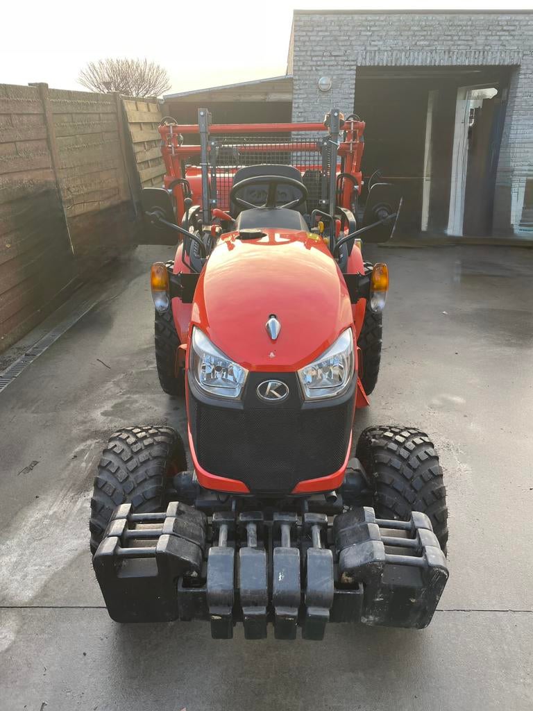 Tractor kubota b2 261 + klepelmaaier + sproeier, Enlèvement