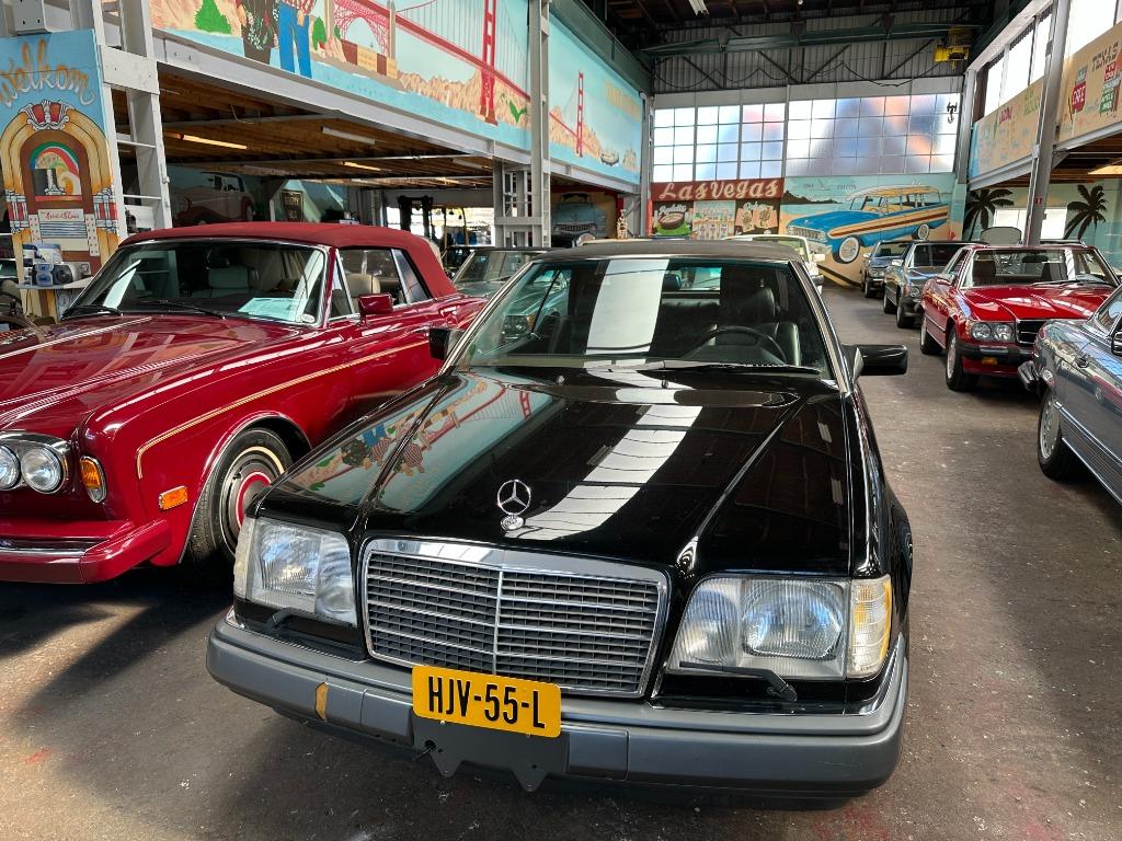Mercedes-Benz E32O, Auto's, Mercedes-Benz, Automaat, 4 zetels, Achterwielaandrijving, Zwart