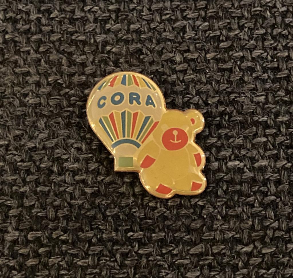 PIN - CORA - LUCHTBALLON - BEERTJE, Verzamelen, Verzenden, Gebruikt, Overige onderwerpen, Speldje of Pin