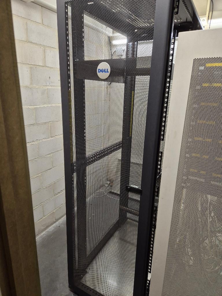 Dell Serverkast, Ophalen, Zo goed als nieuw