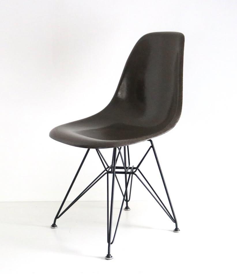 Vintage Eames glasvezel stoel Herman Miller, Huis en Inrichting, Stoelen, Ophalen of Verzenden, Bruin, Metaal, Eén