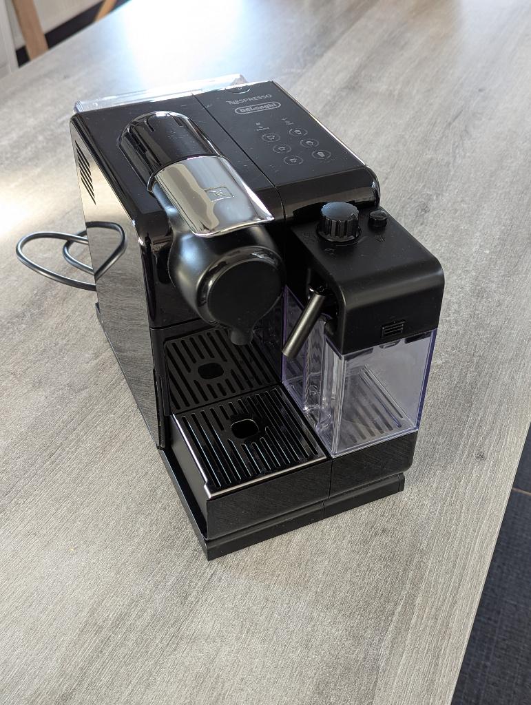 Nespresso koffiemachine - Lattissima Touch Black Delonghi, Ophalen, Koffiepads en cups, Gebruikt, Espresso apparaat