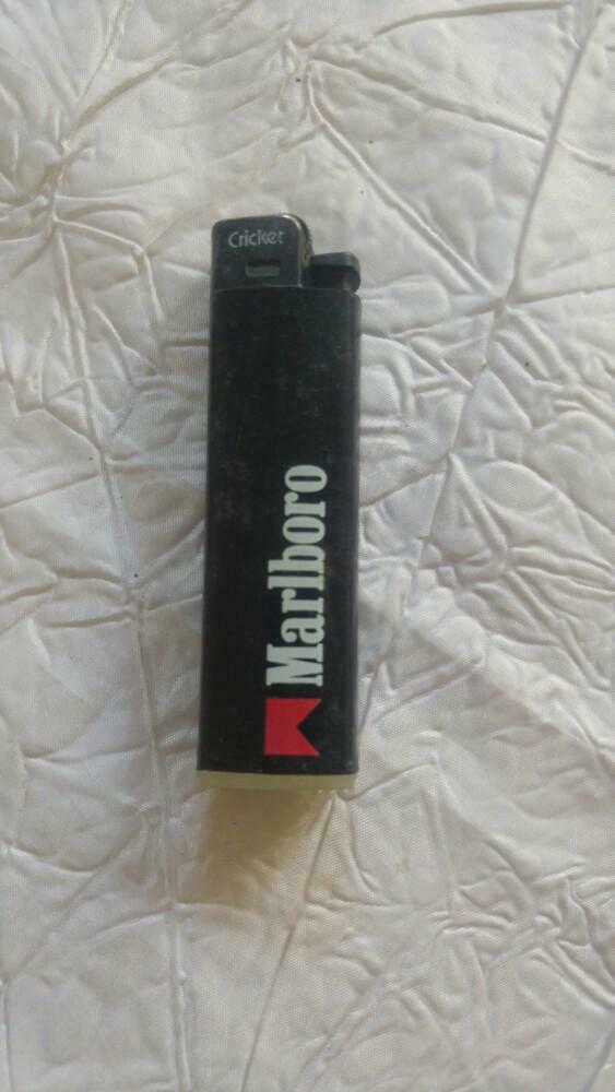 Briquet Aansteker Cricket Marlboro vide noir, Enlèvement ou Envoi, Briquet
