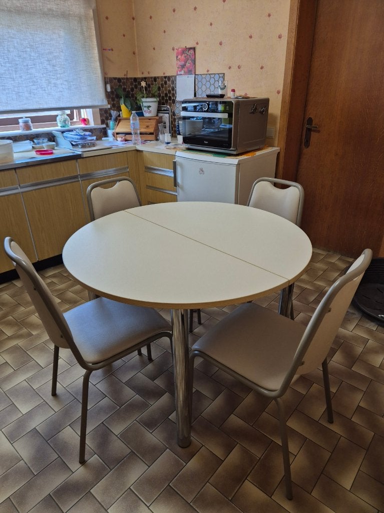 Table ronde extensible en Formica et 4 chaises, 100 à 150 cm, Cinq personnes ou plus, 100 à 150 cm, Enlèvement