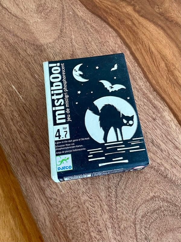 MistibOo! – Djeco – Jeu mistigri phosphorescent – Complet, Hobby & Loisirs créatifs, Jeux de société | Jeux de cartes, Comme neuf