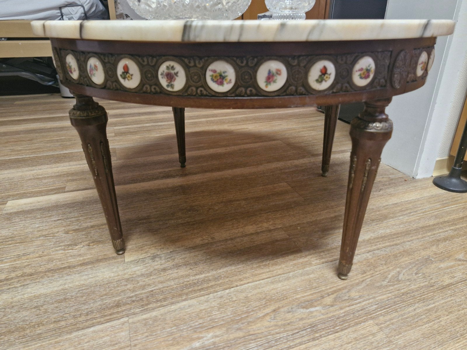 Vintage salontafel Louis XVI-stijl met marmeren blad, Ophalen