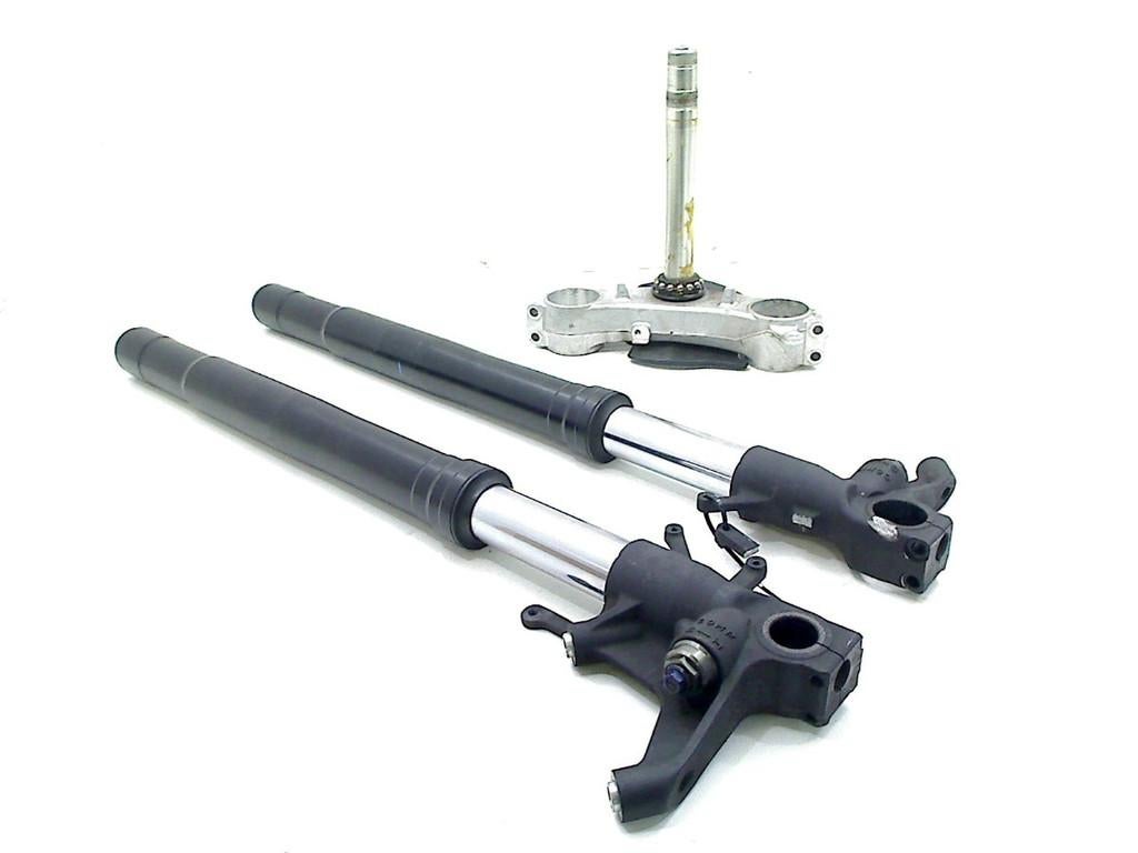 VOORVORK COMPLEET Suzuki, Motoren, Dhr. S. di Majo, Gebruikt, Info@cama-motorparts.nl, P.J. Troelstraweg 8 8
3144 CX  MAASSLUIS, NL