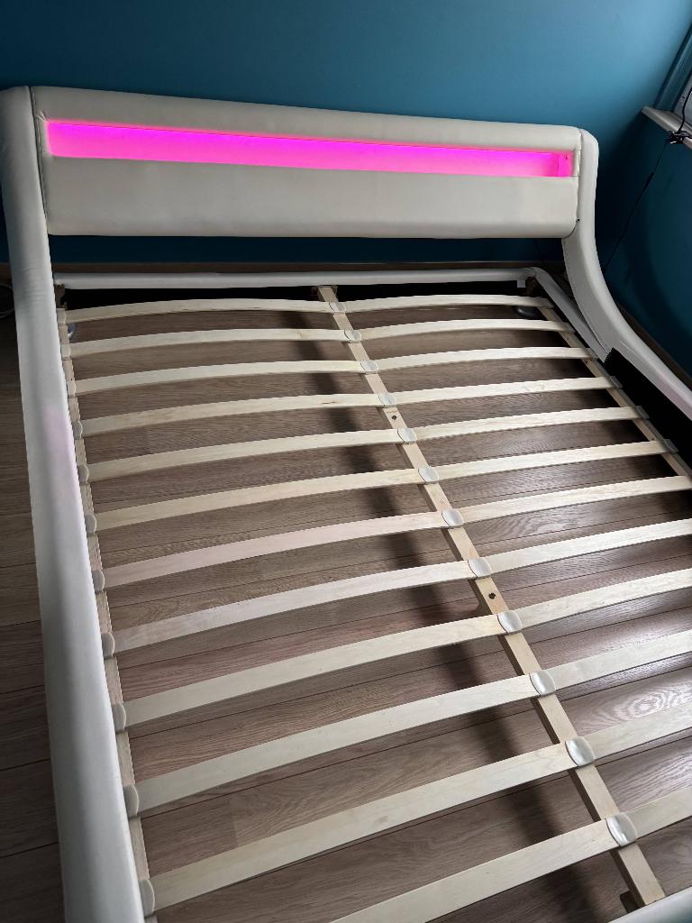 Groot 2-persoonsbed met verlichting, Huis en Inrichting, Slaapkamer | Bedden, Ophalen, Gebruikt, Tweepersoons, 180 cm