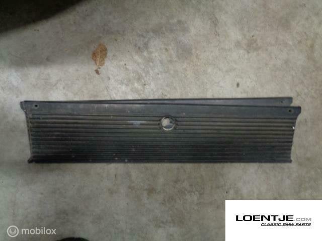 plaat tussen de achterlichten BMW e21 315 316 318 320 323i, Enlèvement ou Envoi, Utilisé, BMW, BMW