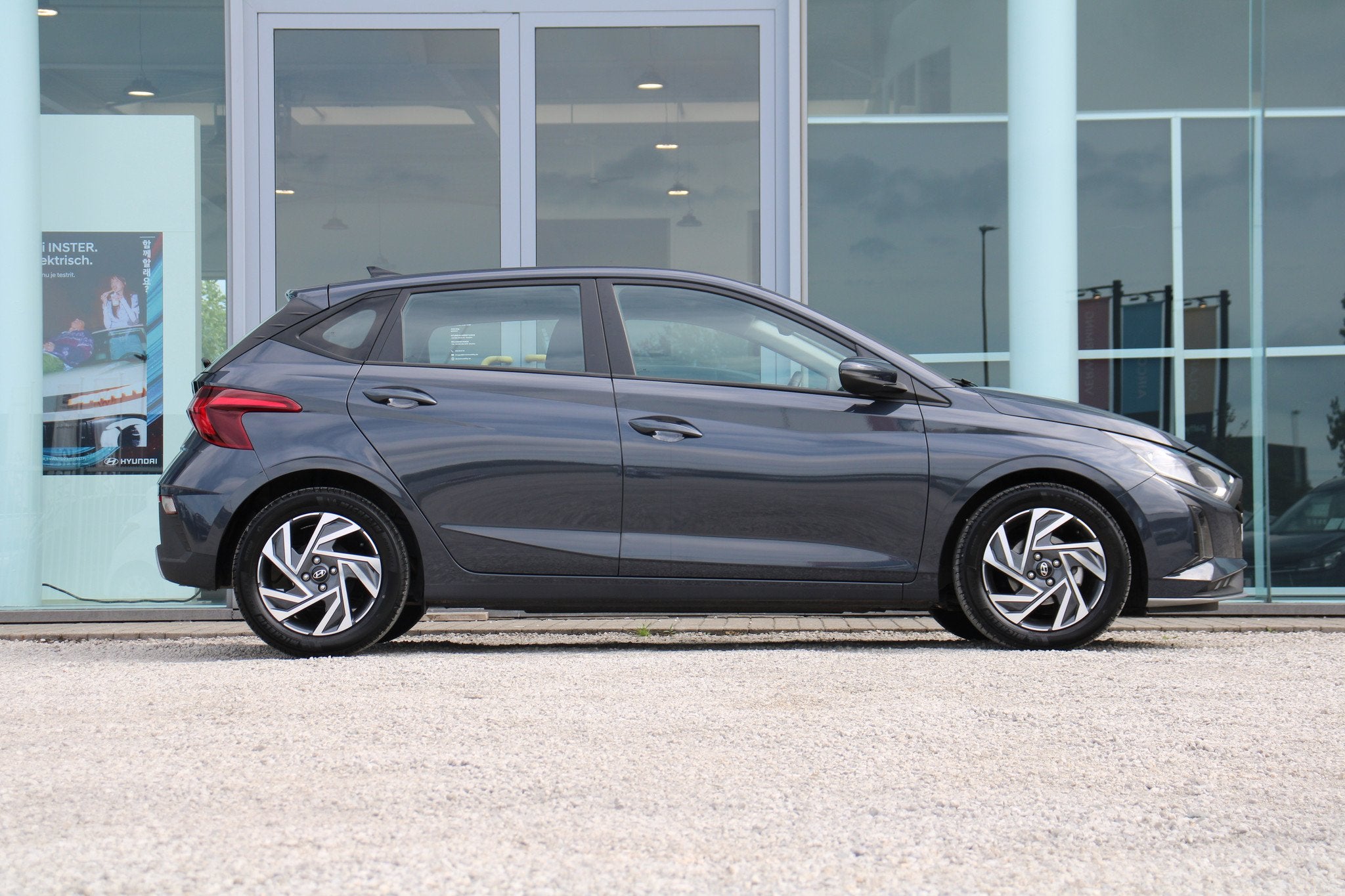 Hyundai i20 1.2 LIMITED EDITION *CAM*WIRELESS APPLE/ANDROID*, Autos, 1197 cm³, Argent ou Gris, Euro 6, Entreprise