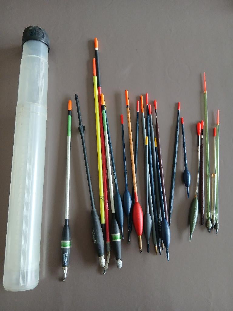 23 Flotteurs pêche à anglaise + Tube de transport, Sports nautiques & Bateaux, Pêche à la ligne | Poissons blancs, Enlèvement ou Envoi