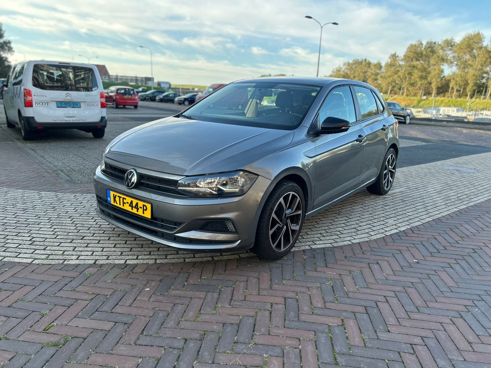 Volkswagen polo 1.0 2021, Stof, Euro 6, Parkeerassistent, Handgeschakeld
