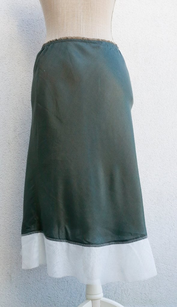 Mooie satijnen rok - XS-S, Kleding | Dames, Rokken, Ophalen of Verzenden, Zo goed als nieuw, Maat 34 (XS) of kleiner