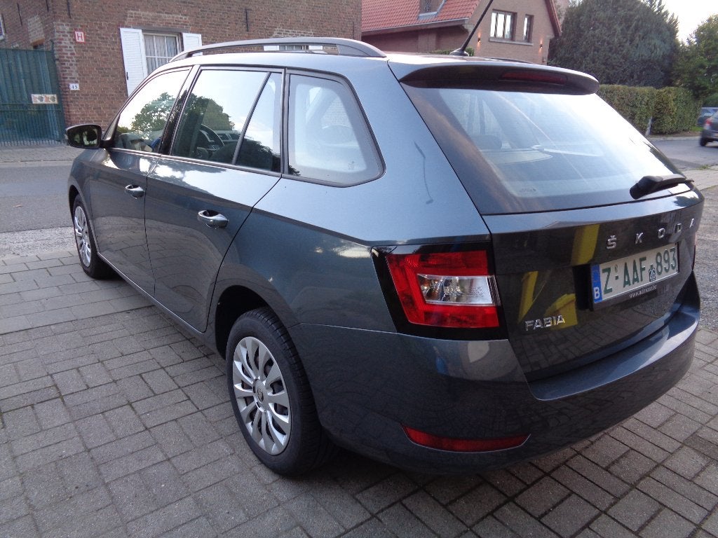 Skoda Fabia Break 1.0tsi LEZ jusque 2035, Auto's, Voorwielaandrijving, Stof, https://public.car-pass.be/vhr/3b1b2ff4-3675-45dd-9f0b-e273b840c3ac