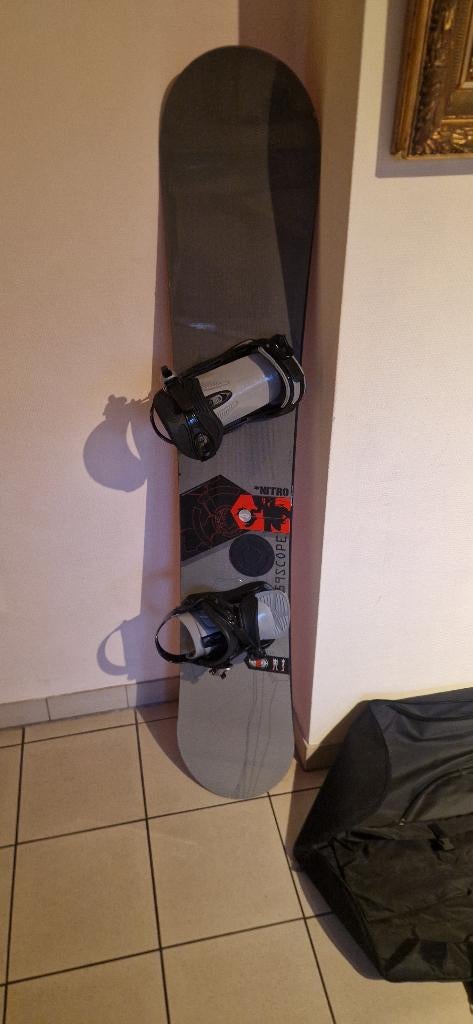 Snowboard👍"Nitro"🏂👍Complet👍TOP état👍 + fixation + sac👍, Enlèvement, Comme neuf, Planche