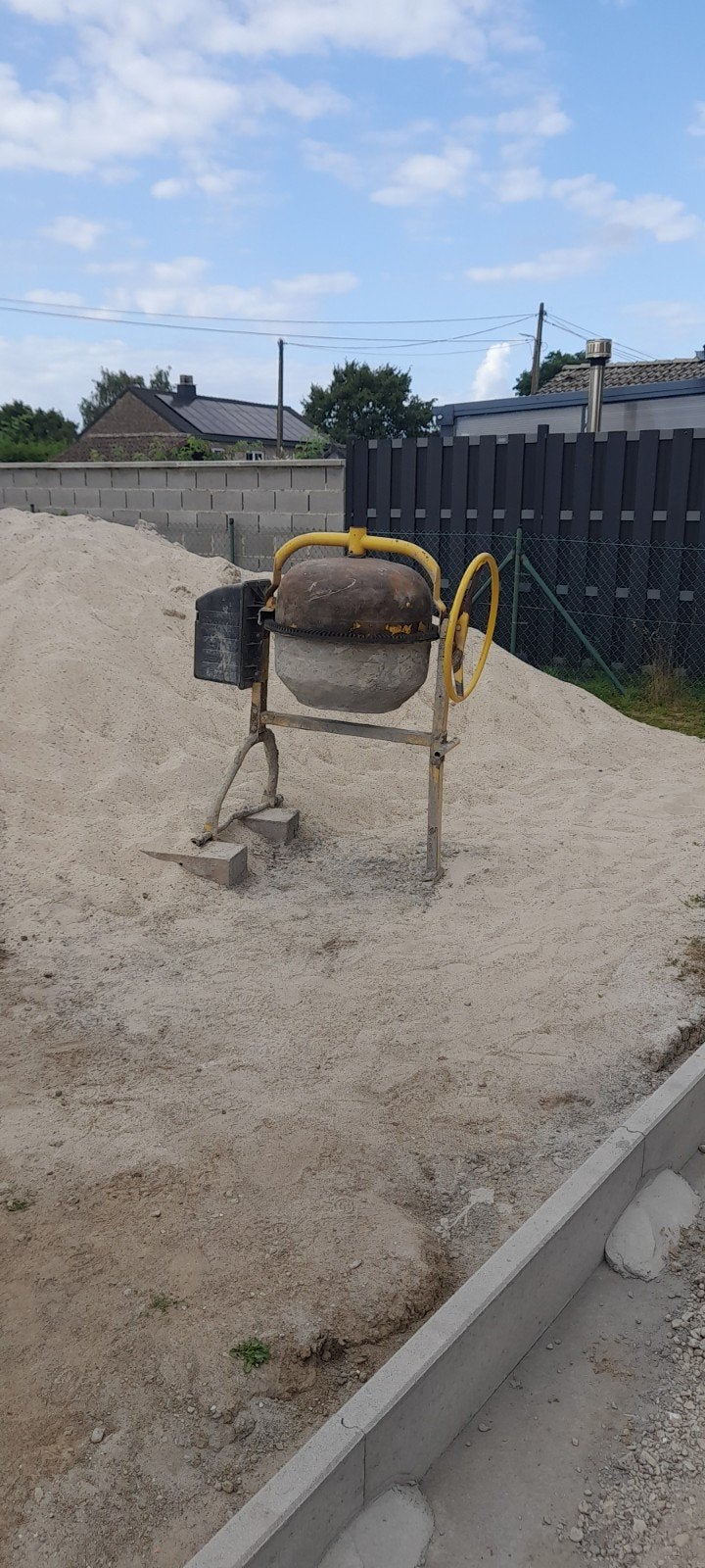 Bétonnière à vendre moteur ok, mais tambour un peu voilé fai, Enlèvement