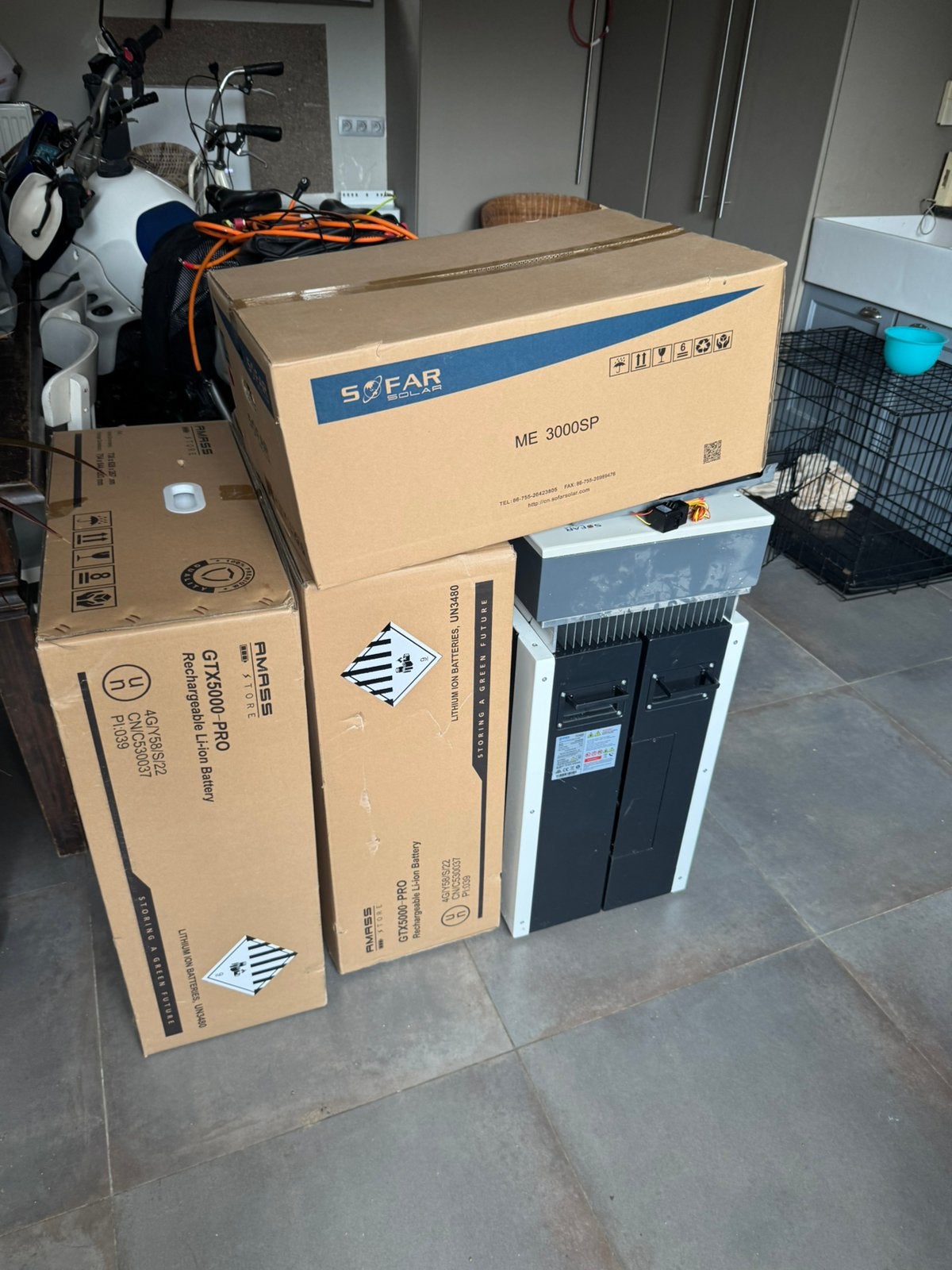 batterie domestique et onduleur, Bricolage & Construction, Enlèvement, Utilisé, Système complet, 200 watts-crêtes ou plus