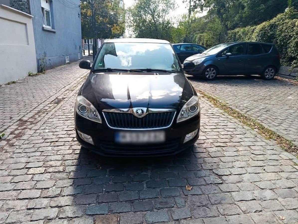 Skoda Fabia 2014 siège chauffant clim 1.2 essence, Auto's, Euro 5, Stof, Zwart, Zwart