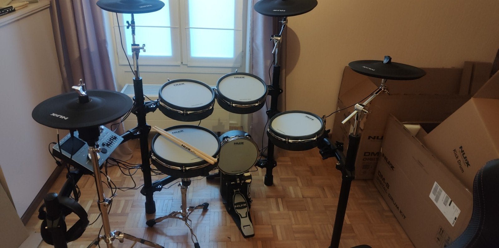 Elektrisch Drumstel  NUX DM-8 met stoeldrum&mat koptelefoon., Musique & Instruments, Batteries & Percussions, Enlèvement