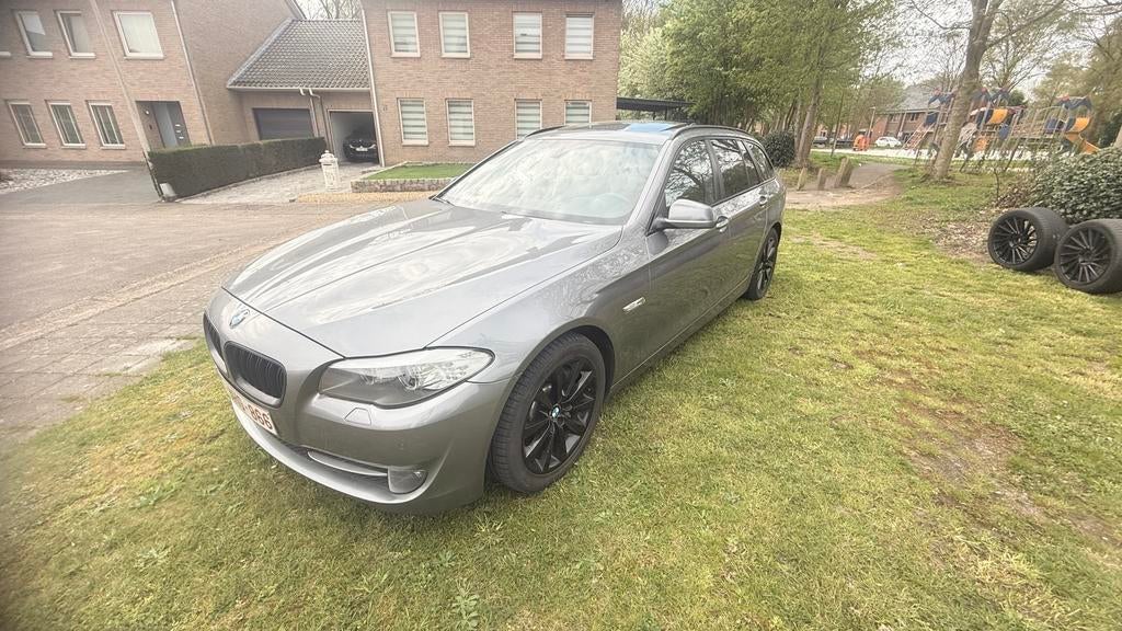 Bmw 525 d 2013 model, Auto's, Automaat, Euro 5, Achterwielaandrijving, Zwart