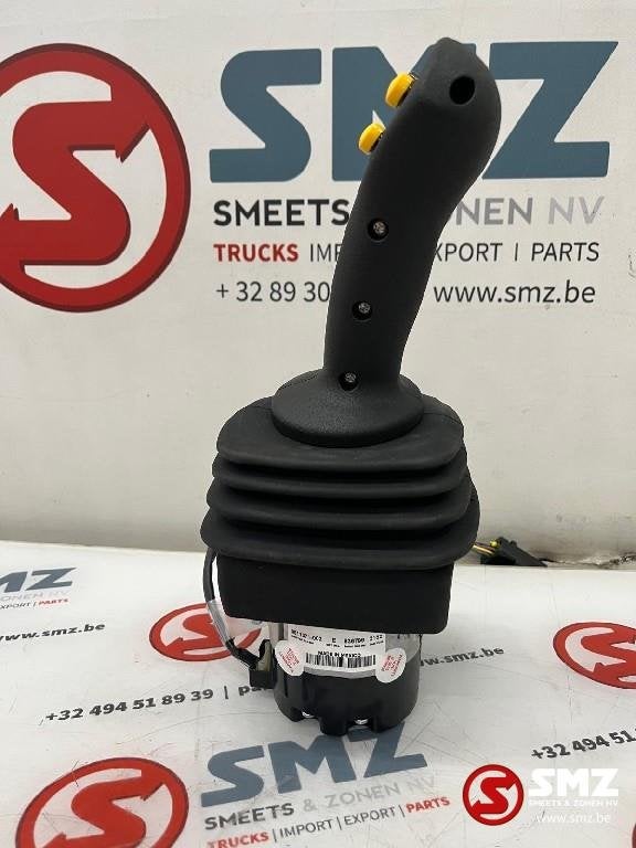 Joystick Caterpillar, Neuf
