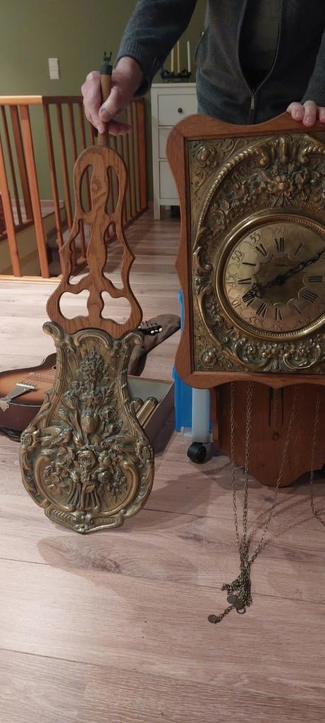 Ancienne horloge suspendue, Enlèvement