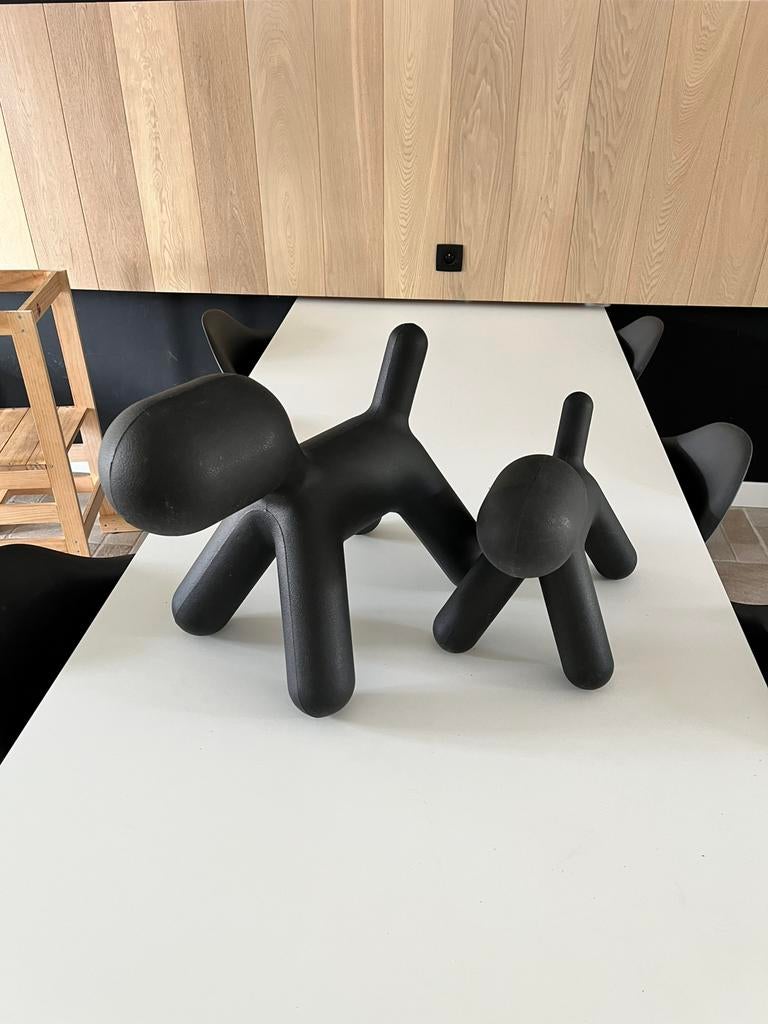 Chien noir en plastique, Plastique, Moderne, Enlèvement, Utilisé