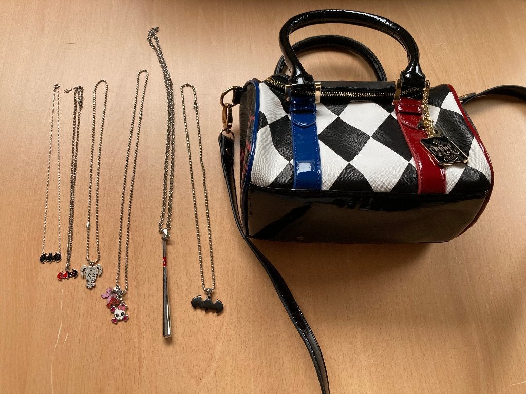 Harley Quinn handtas + 6 halskettingen, Ophalen of Verzenden, Zo goed als nieuw, Film, Gebruiksvoorwerp