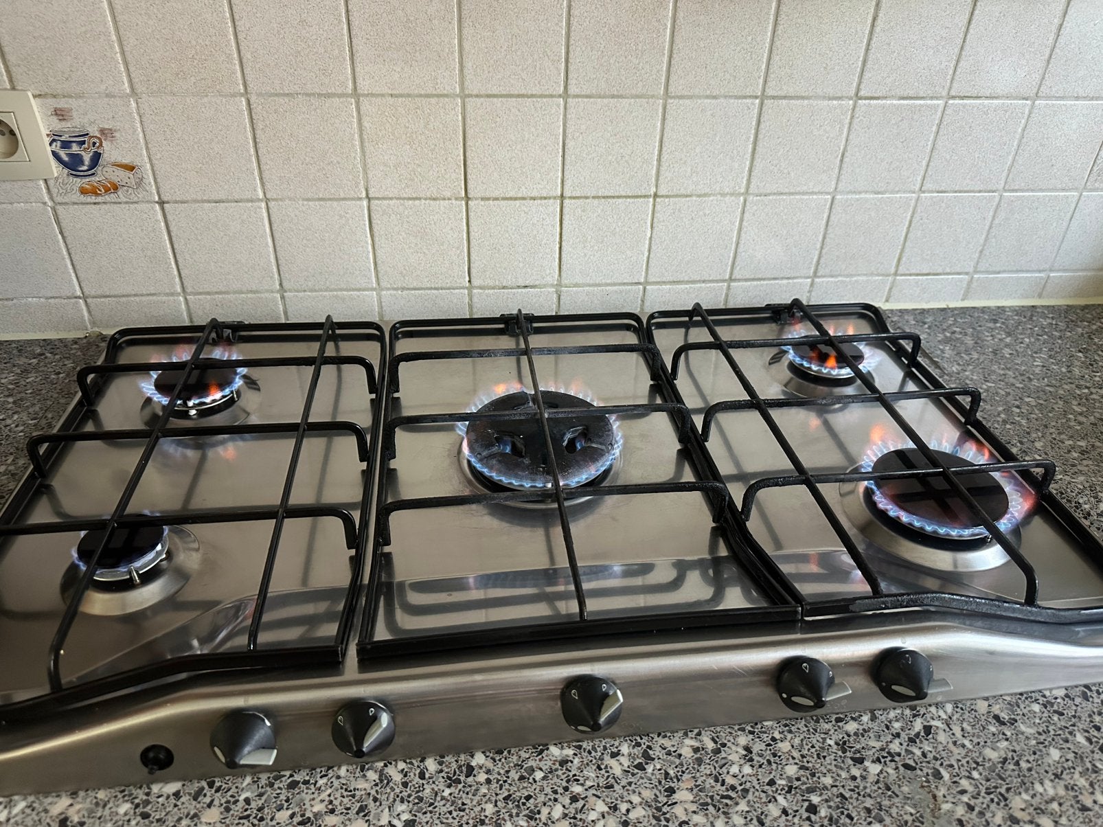 Taque au gaz Zanussi 5 feux, Gaz, Classe énergétique A ou plus économe, Encastré, Enlèvement