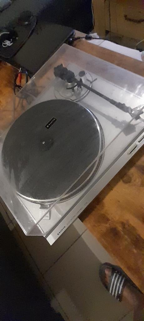 Sanyo 33- en 45-rpm platenspeler met automatische terugkeer, Ophalen
