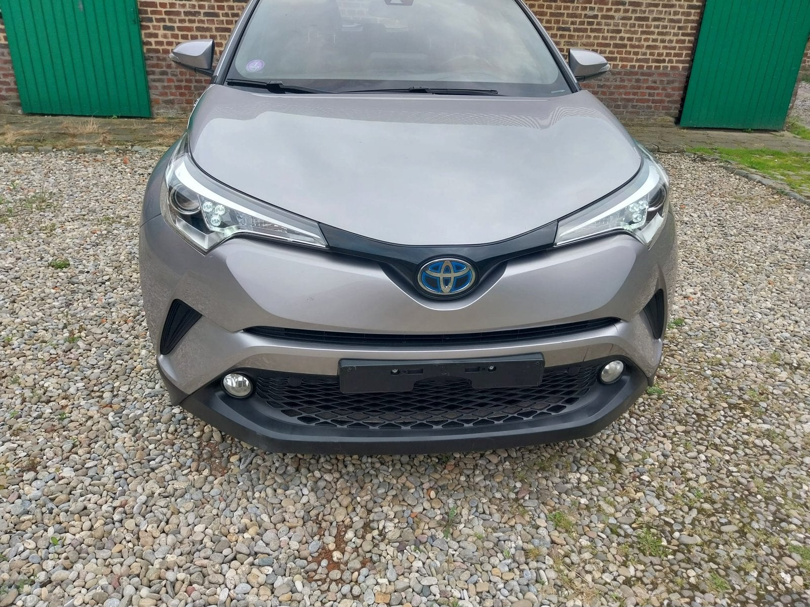 Toyota c-hr hybrid 104dkm nieuw 0485905657, Auto's, Stof, 4 cilinders, Bedrijf, 5 zetels