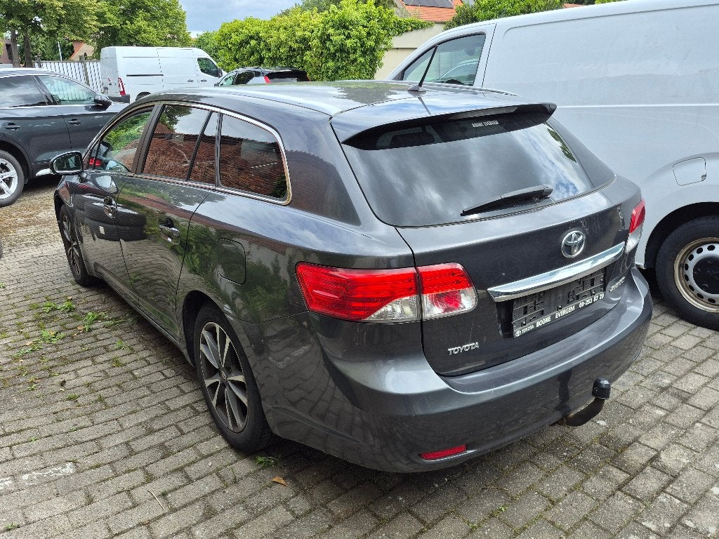 Toyota Avensis 1.6i | Navi | Camera | Airco | Trekhaak, Auto's, Toyota, Euro 5, Avensis, Zwart, 4 cilinders