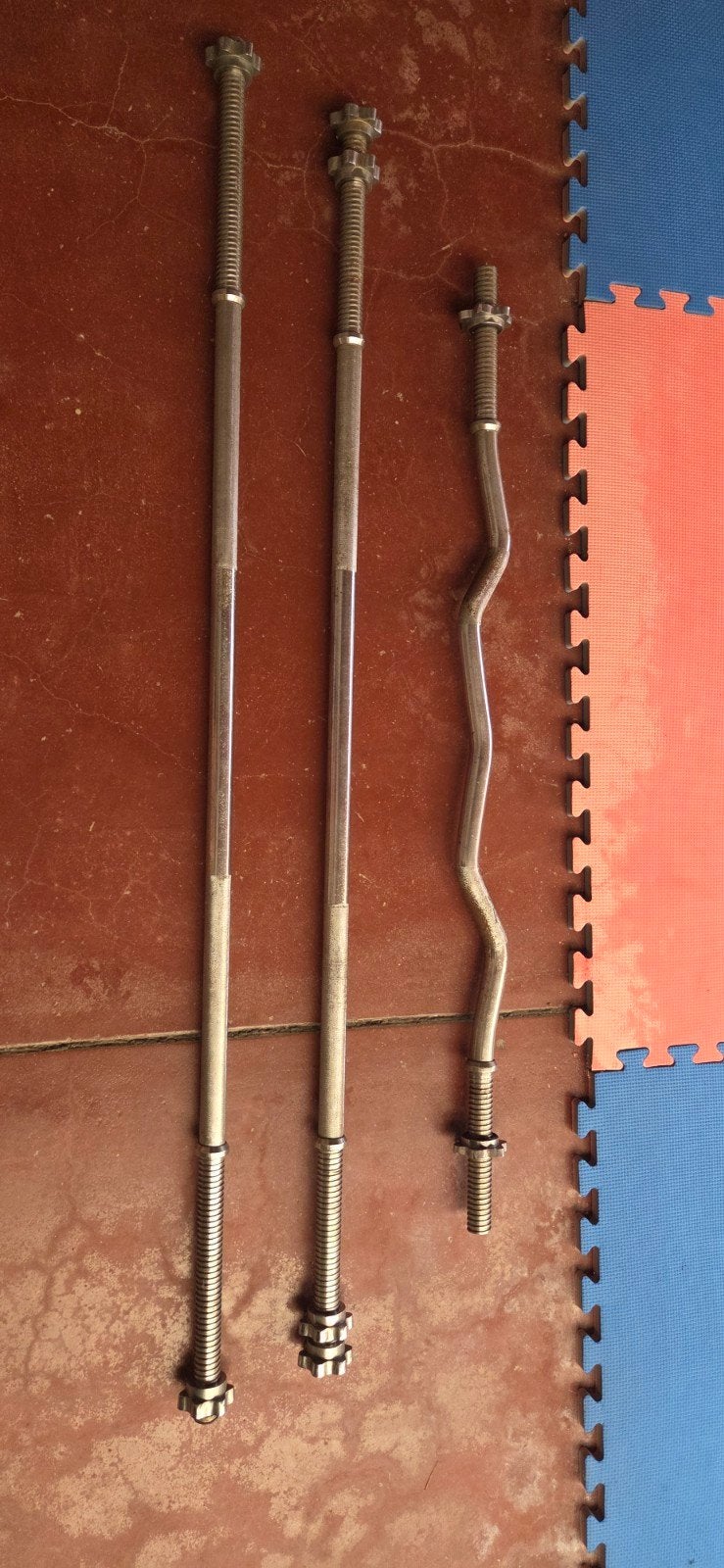 2 Halterstangen en een EZ curl stang van 30 mm + gewichten.., Sport en Fitness, Fitnessmaterialen, Ophalen, Halterstangen