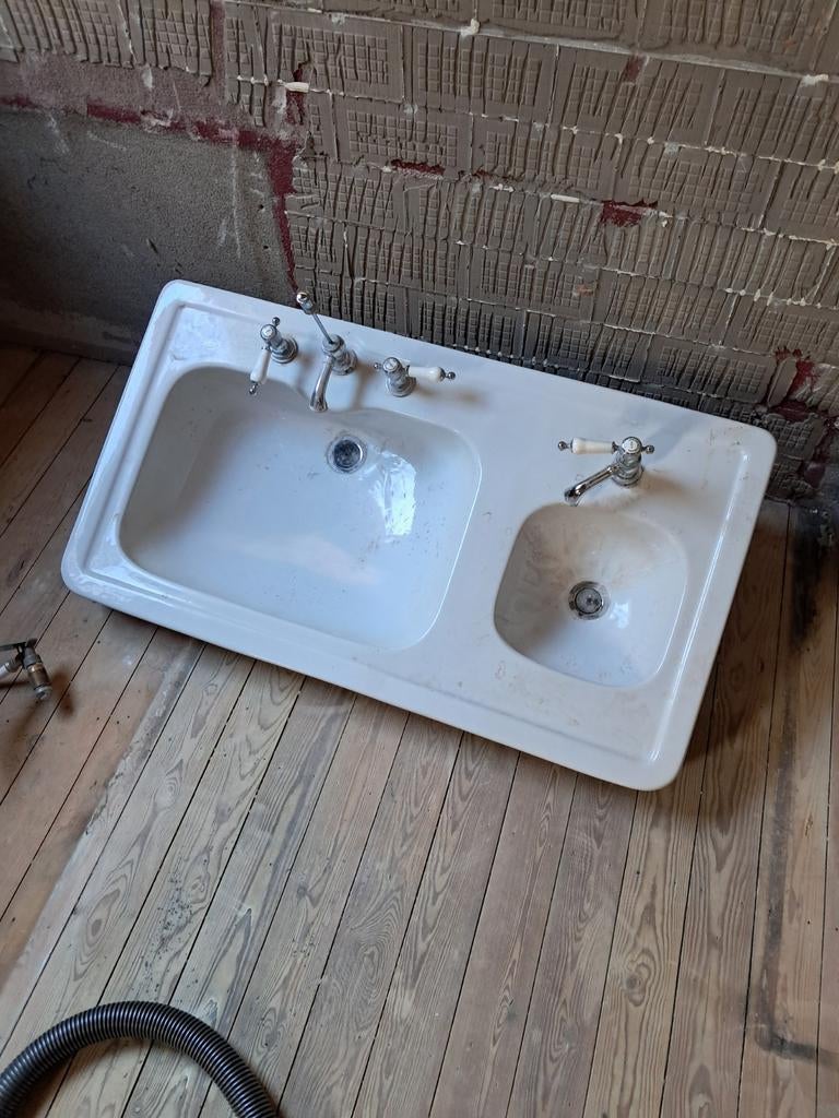 Antieke stenen lavabo, Ophalen