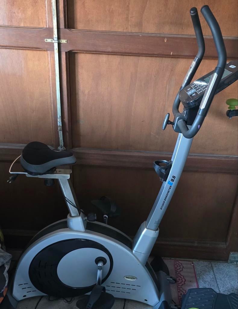 Hometrainer, Sport en Fitness, Fitnessapparatuur, Ophalen, Gebruikt, Hometrainer