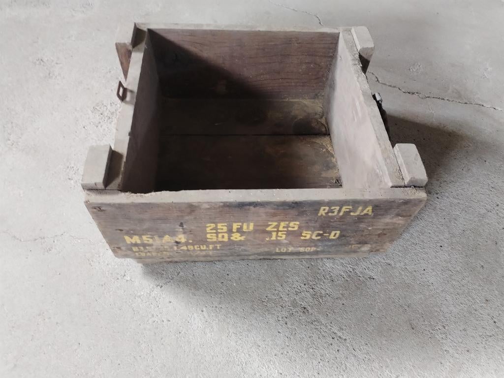 Ancienne caisse à munitions., Enlèvement