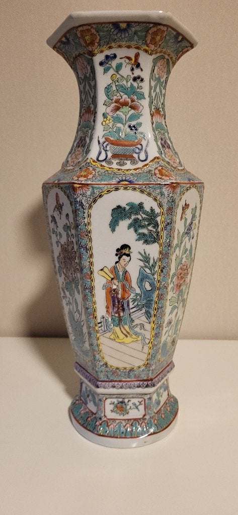 Zeshoekige Chinese porseleinen Famille Rose vaas 37 cm, Antiek en Kunst, Ophalen