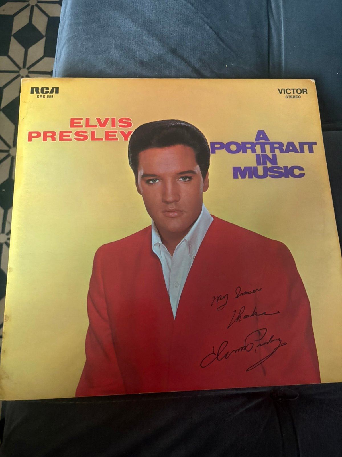 33 rpm Elvis Presley signeerde met zijn originele poster, Ophalen of Verzenden, Zo goed als nieuw
