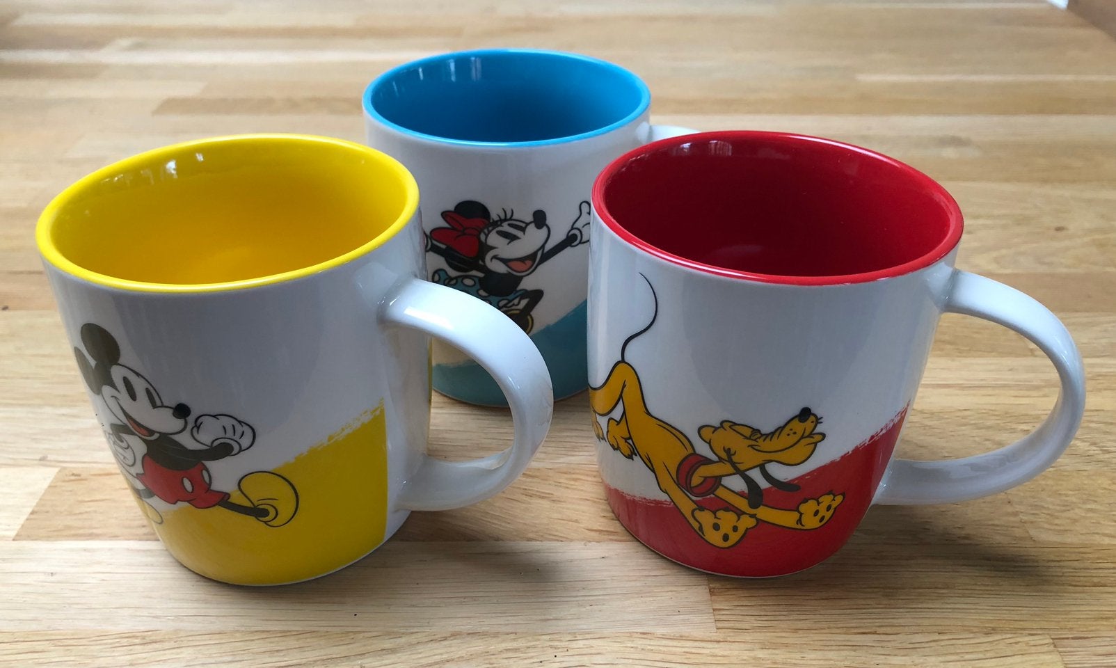 set de 3 mugs Disney, Maison & Meubles, Cuisine | Vaisselle, Comme neuf, Récipient(s), Céramique, Enlèvement ou Envoi