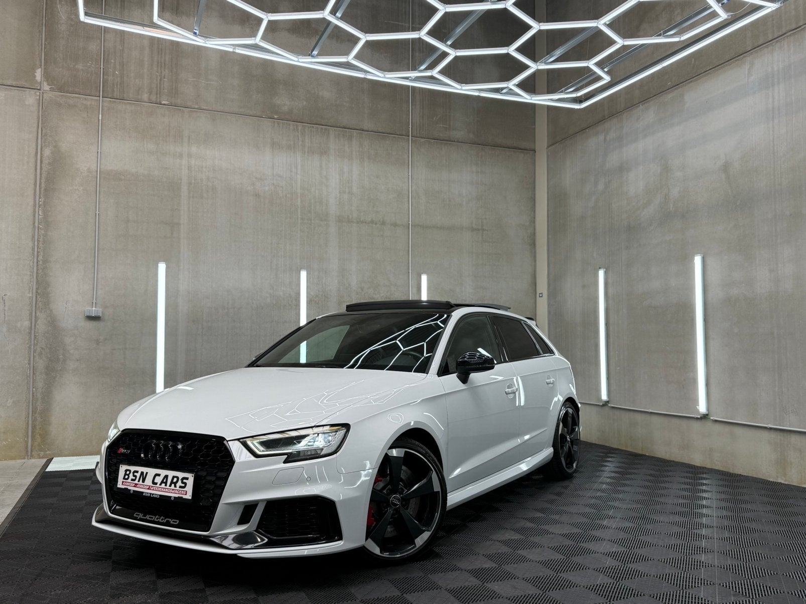 AUDI RS3 DAZA/PANO/CAMERA/BANGOLUFSEN/CARPLAY/RSSEAT/GARANTI, Autos, Cuir, Essai à domicile, Achat, 2480 cm³