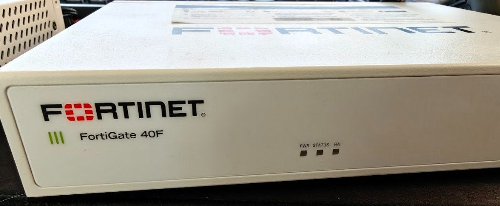 Fortinet FortiGate 40F - 3 ans - Excellent état, Enlèvement ou Envoi, Utilisé